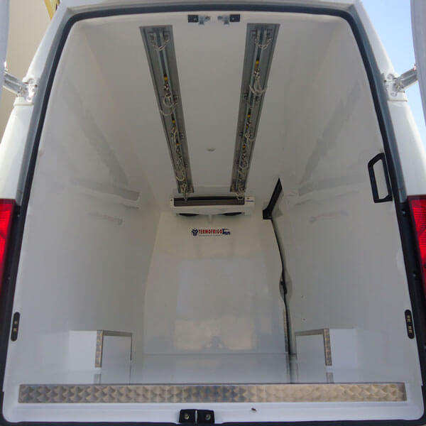 interno del vano furgone per trasporto carni